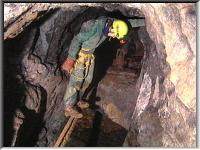 Crossing a winze on a rail